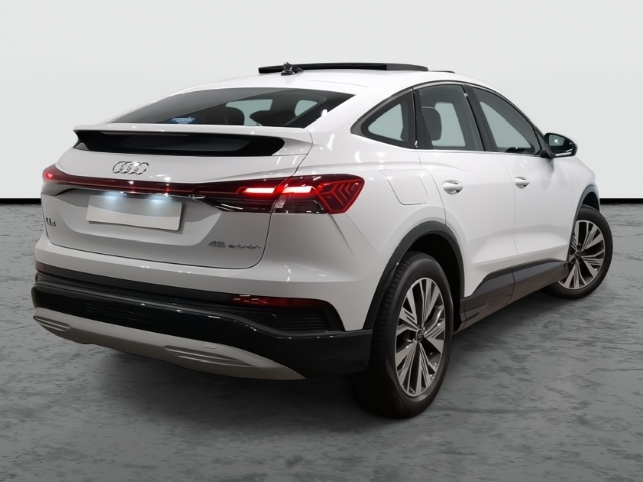AUDI Q4