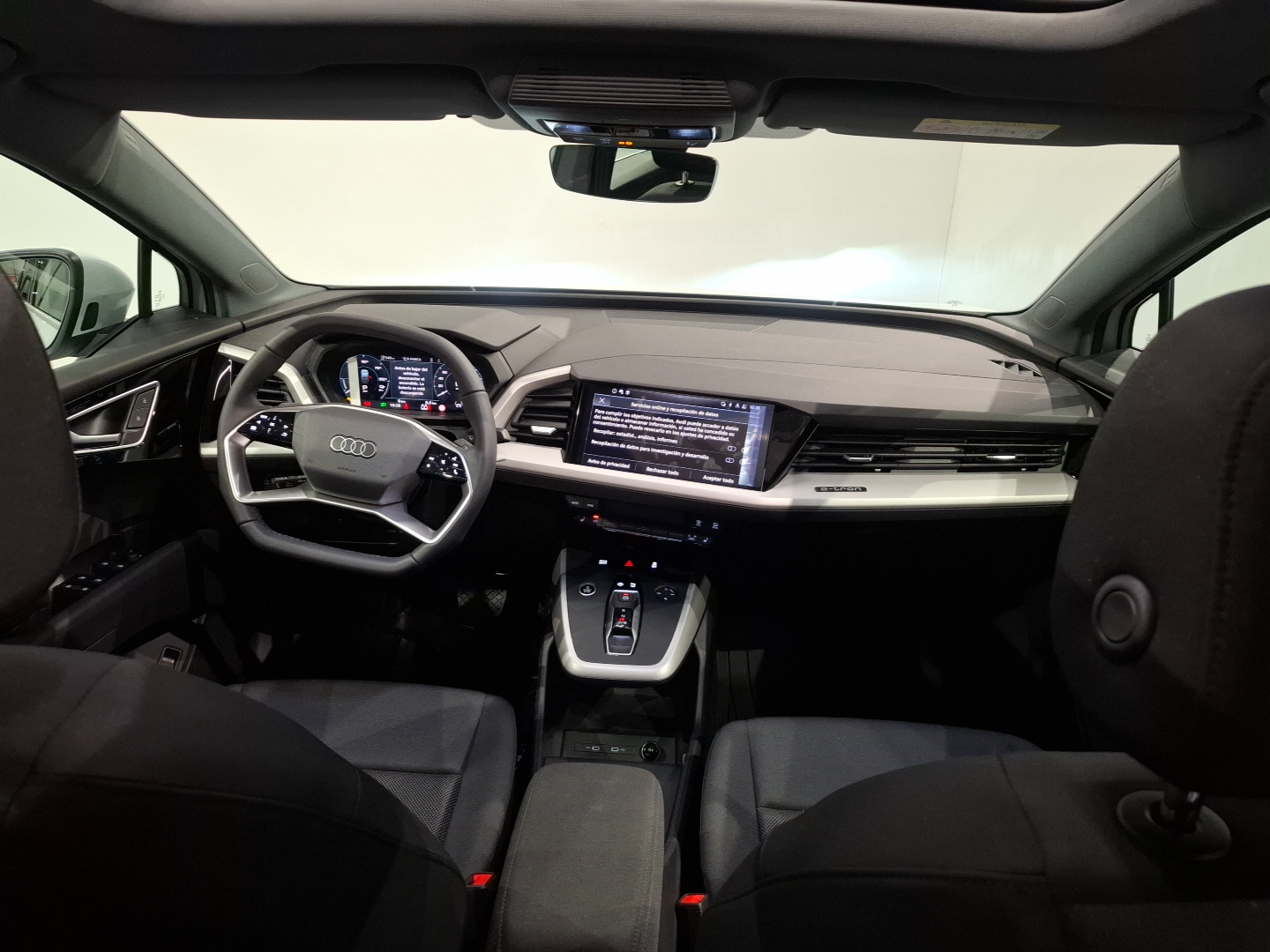 AUDI Q4