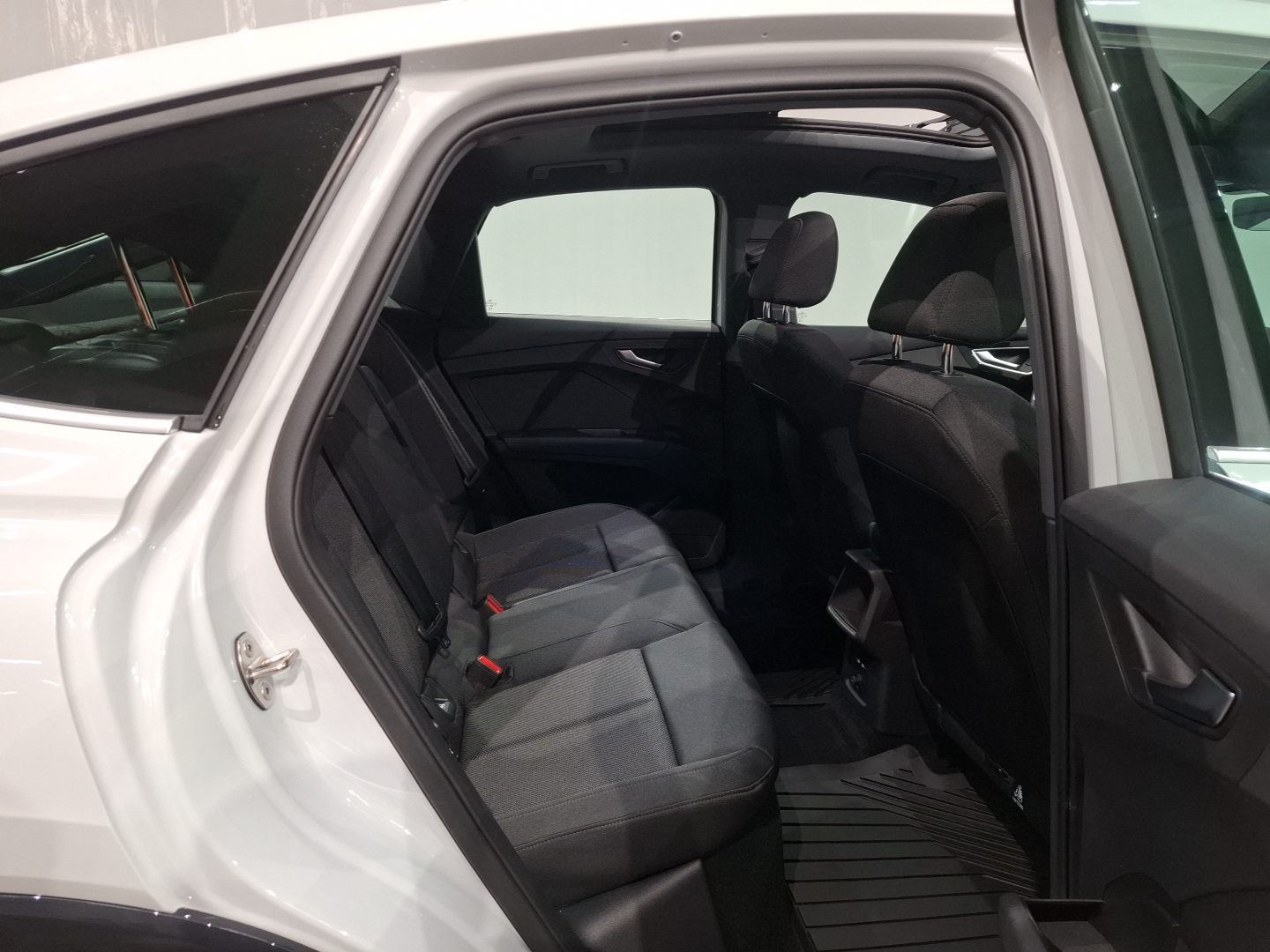 AUDI Q4