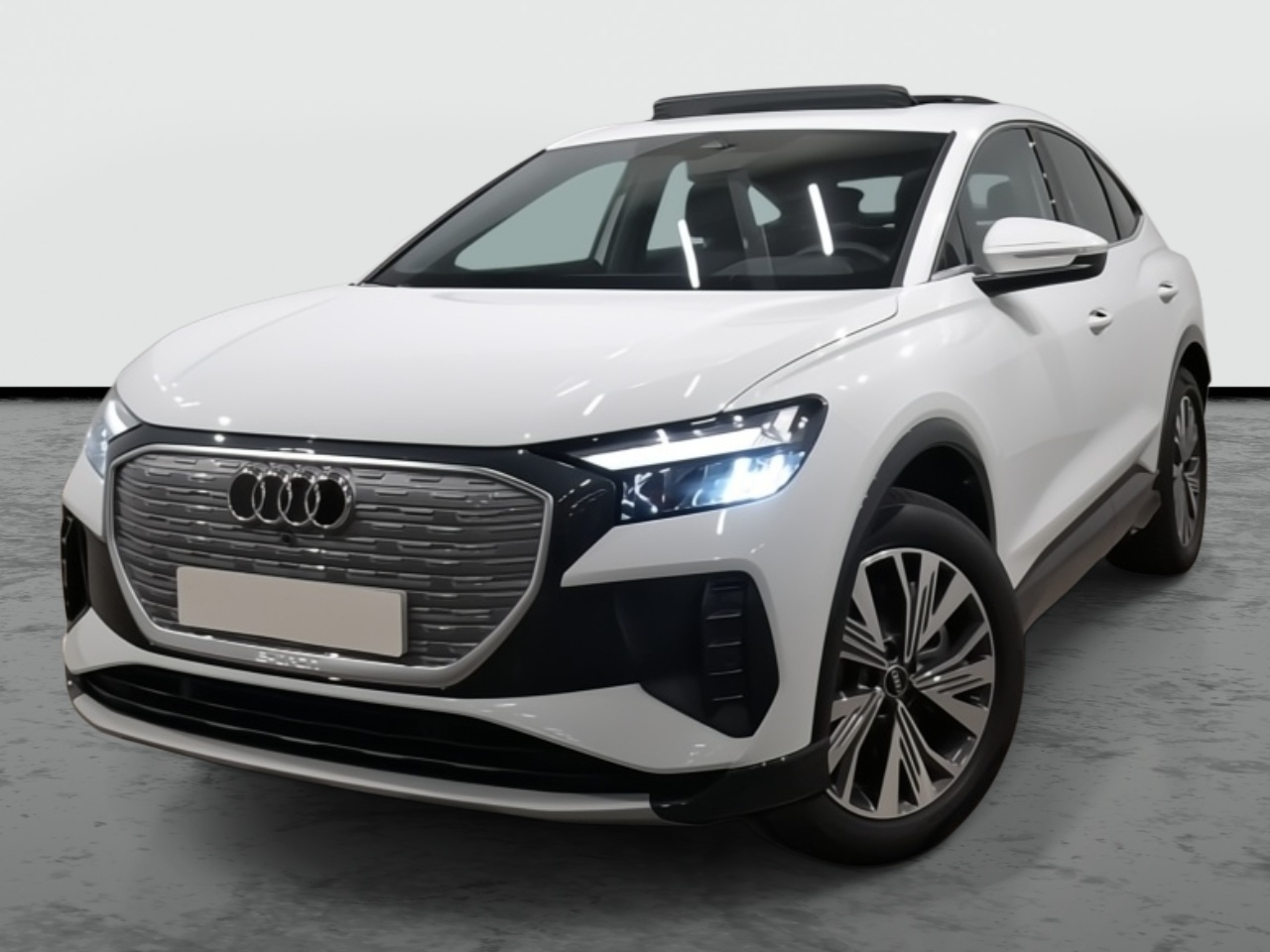 AUDI Q4