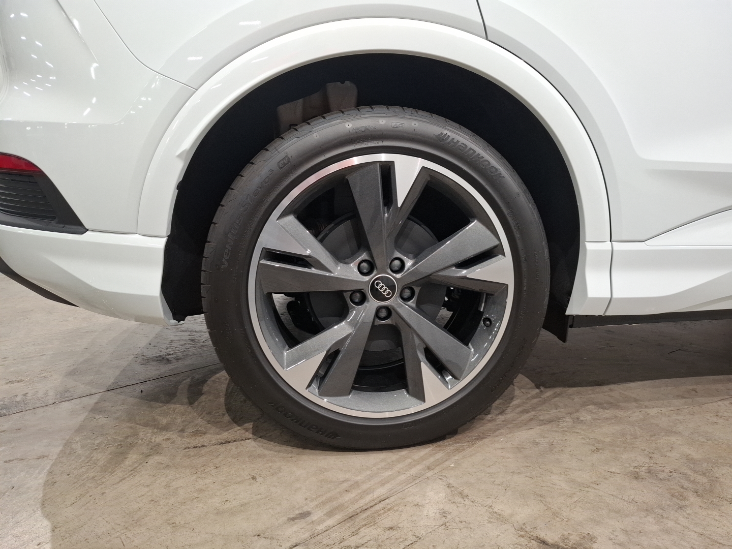 AUDI Q4
