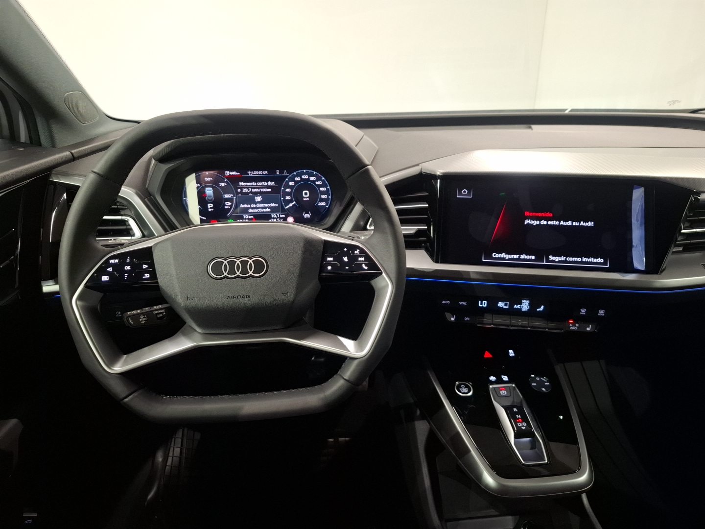 AUDI Q4