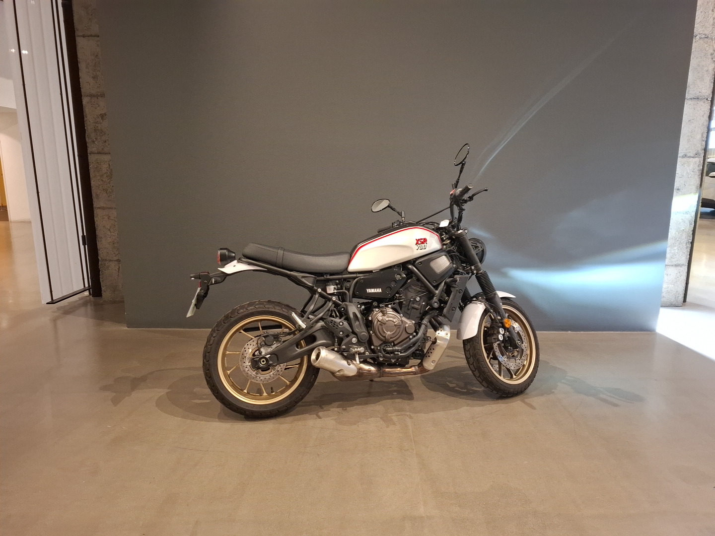 YAMAHA XSR 700