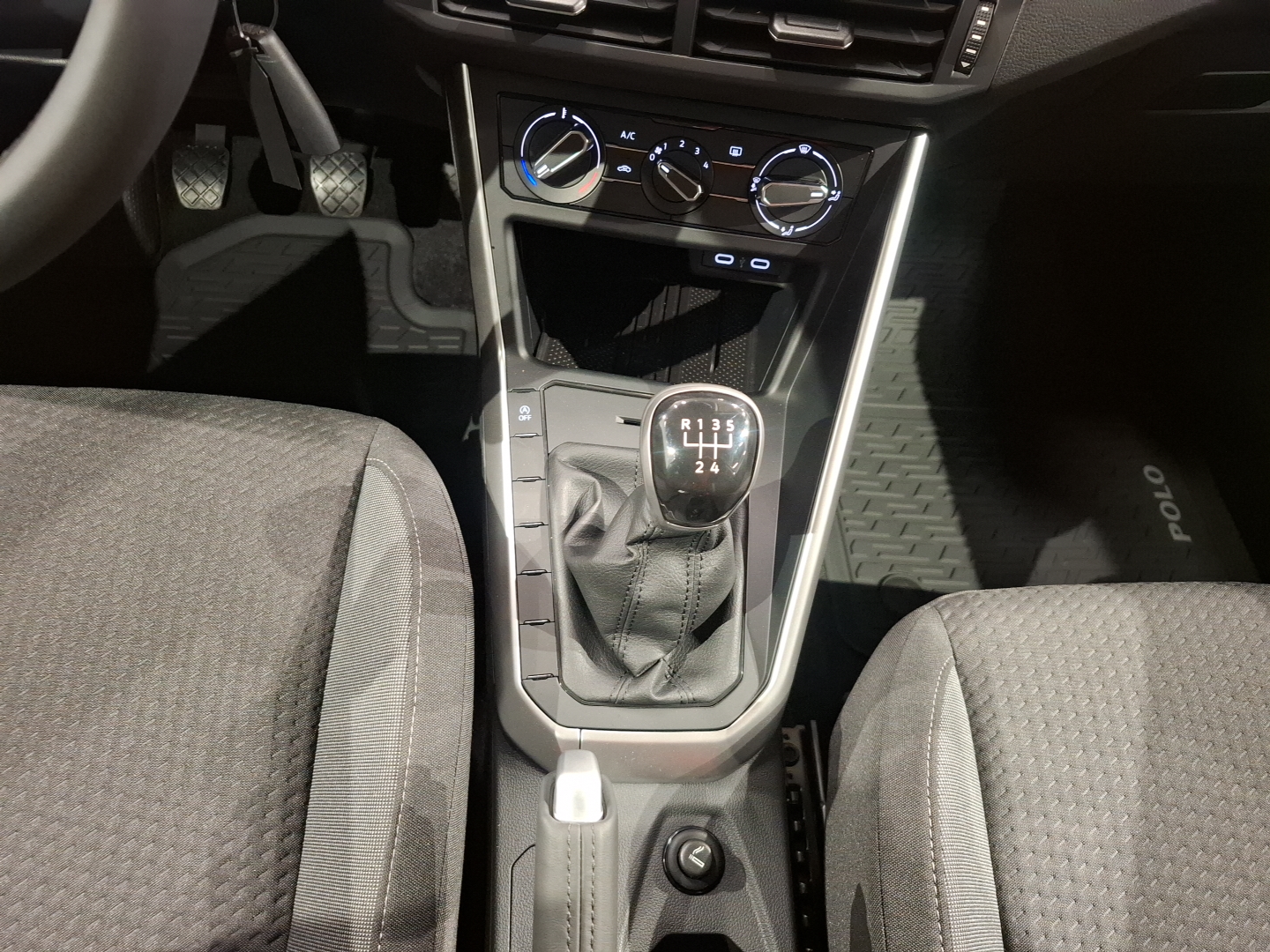 VOLKSWAGEN Polo