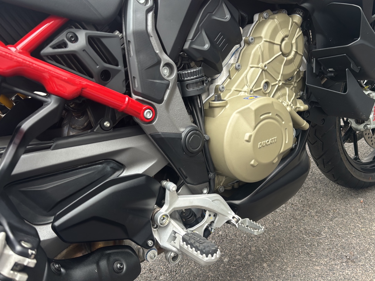 DUCATI Multistrada V4