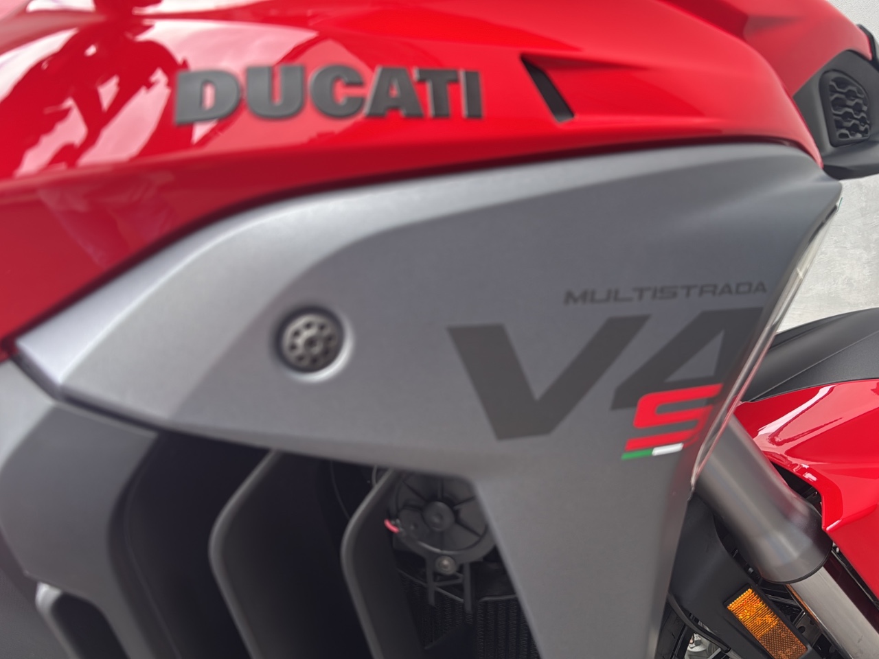 DUCATI Multistrada V4