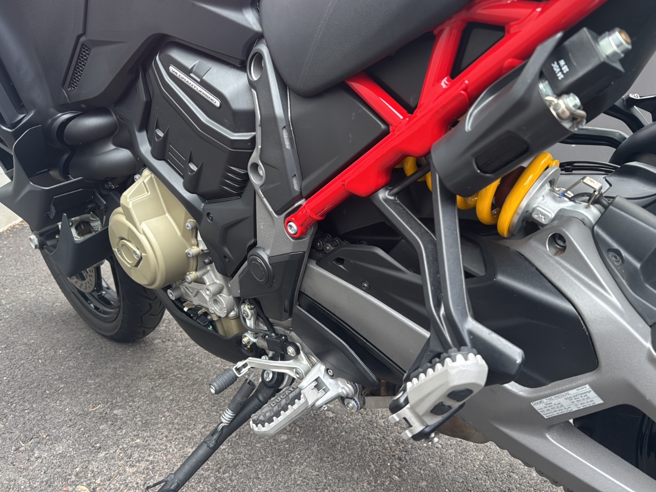 DUCATI Multistrada V4