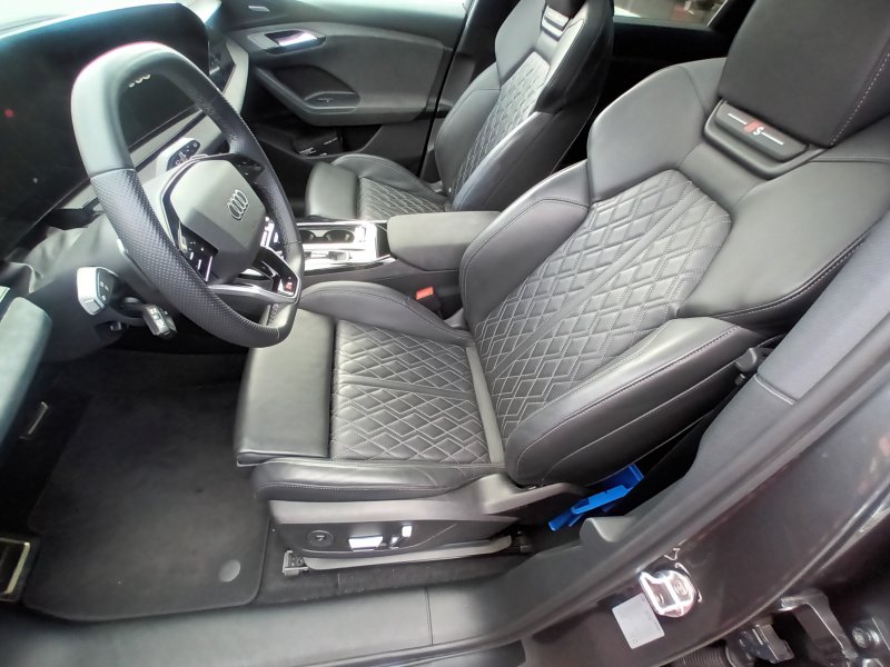 AUDI Q6