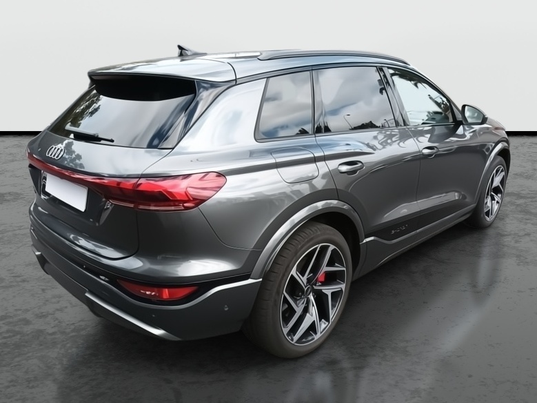 AUDI Q6
