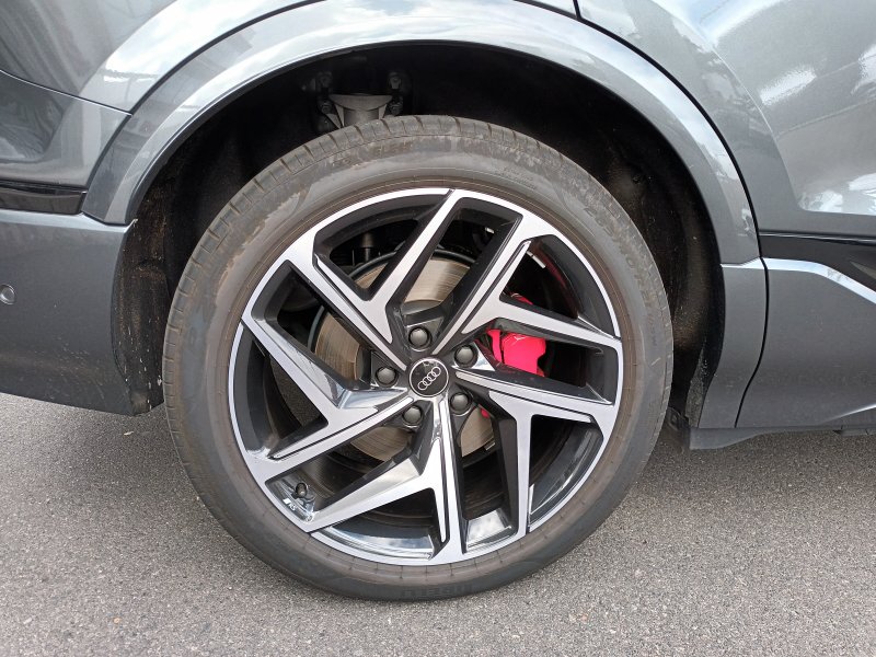 AUDI Q6