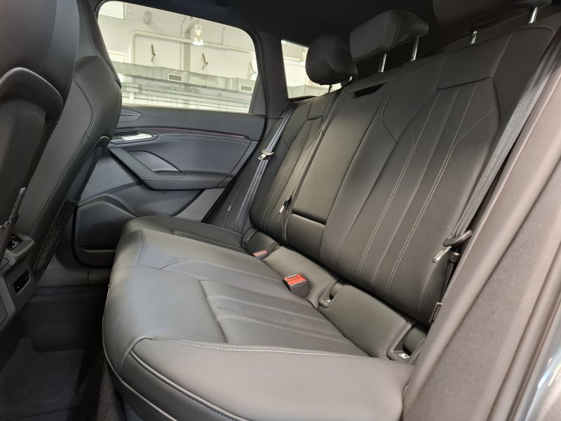AUDI Q6