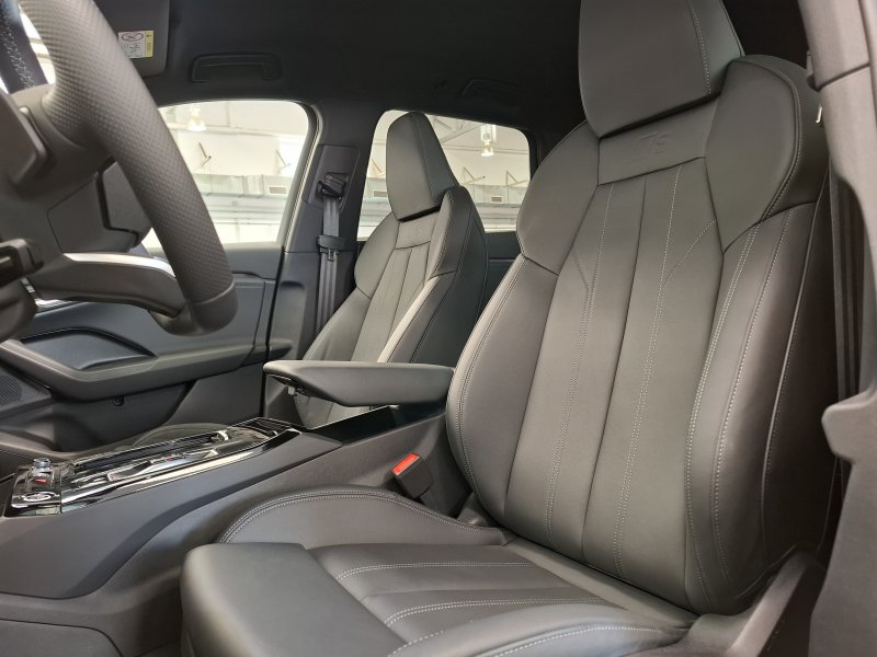 AUDI Q6