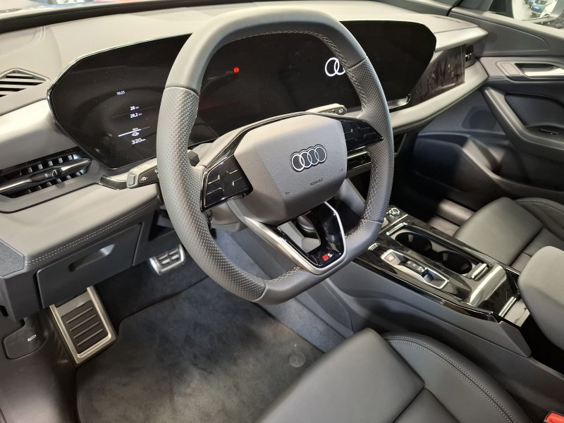 AUDI Q6