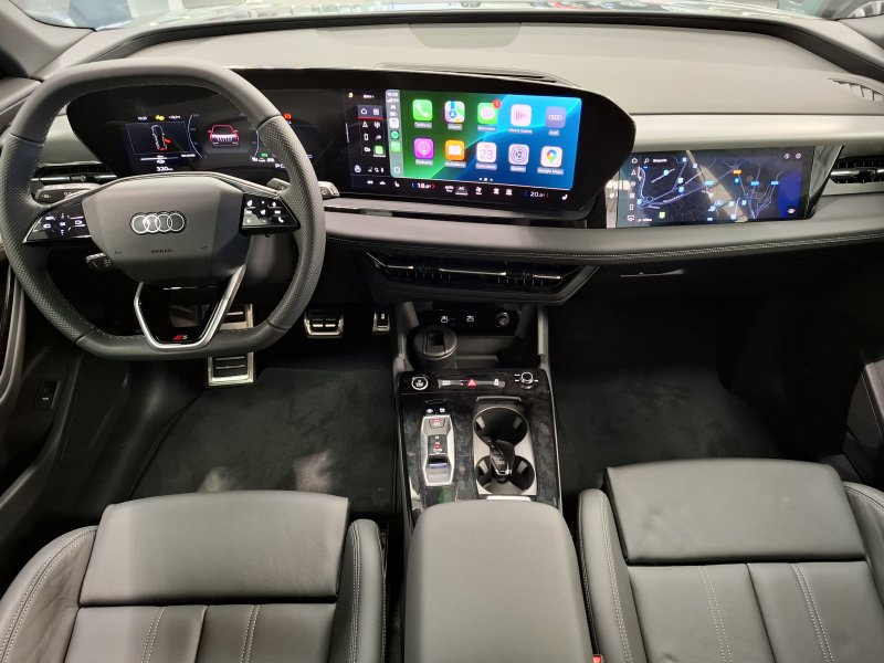 AUDI Q6