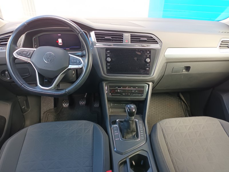 VOLKSWAGEN Tiguan