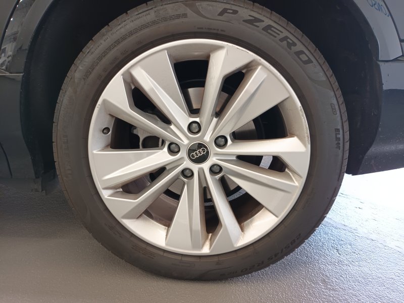 AUDI Q6