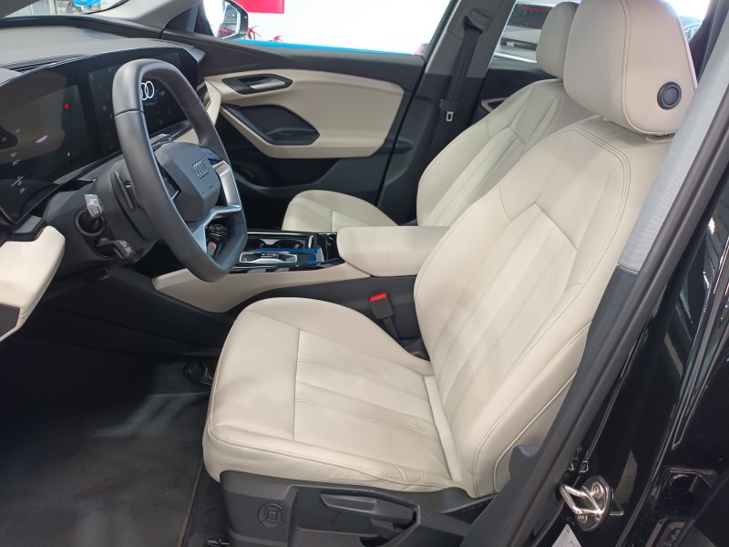 AUDI Q6