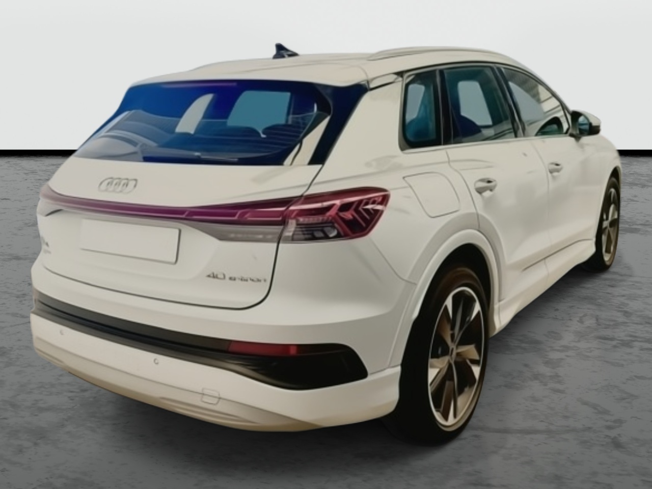 AUDI Q4