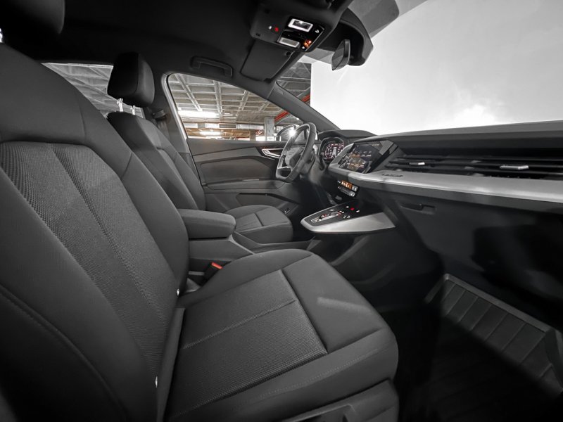 AUDI Q4