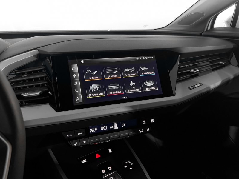 AUDI Q4