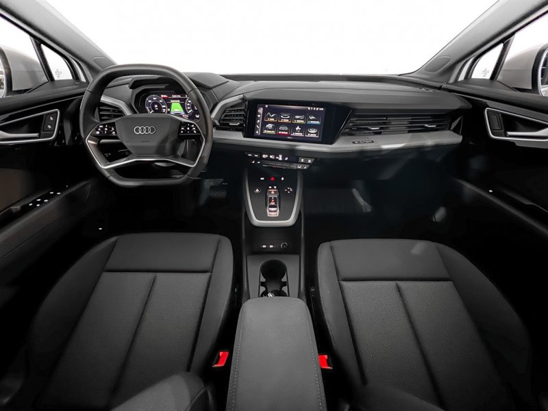 AUDI Q4