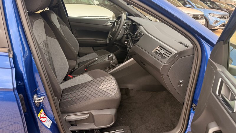 VOLKSWAGEN Polo