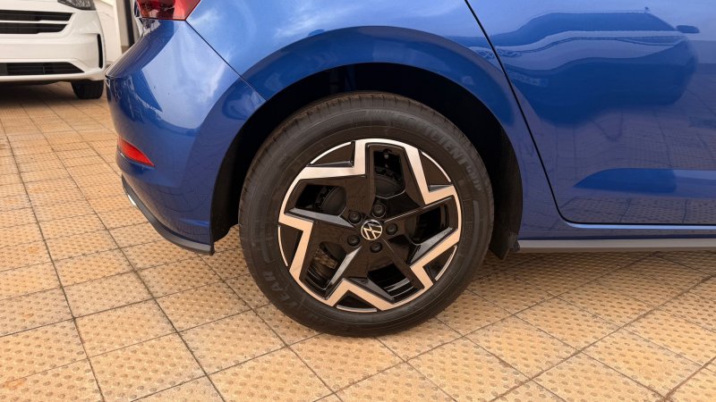 VOLKSWAGEN Polo