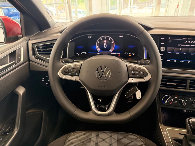 VOLKSWAGEN Polo