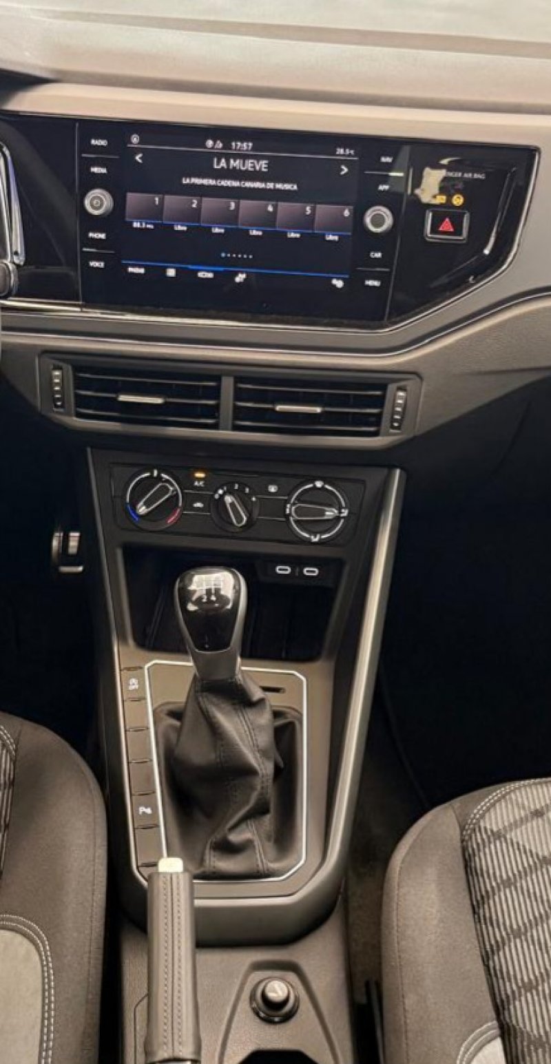 VOLKSWAGEN Polo