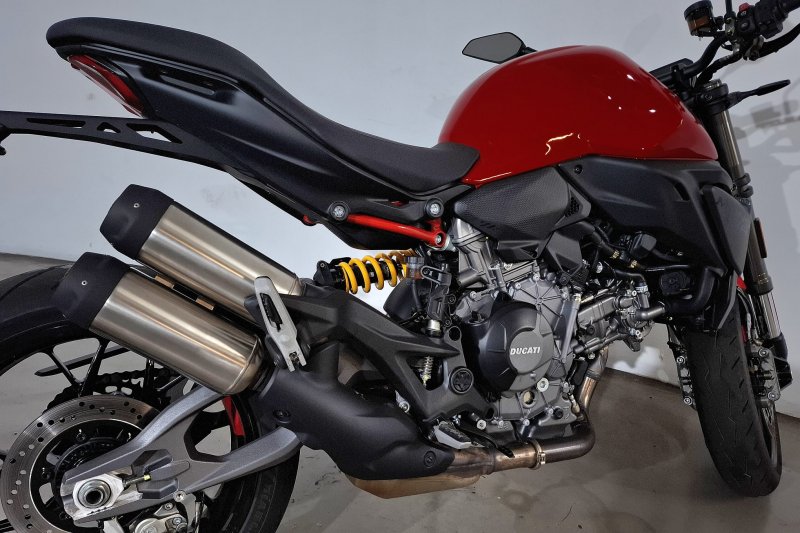 DUCATI Monster