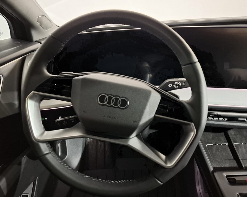 AUDI Q4