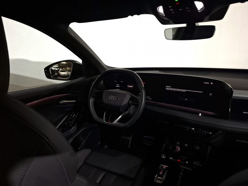 AUDI Q6