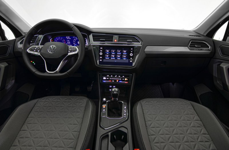 VOLKSWAGEN Tiguan
