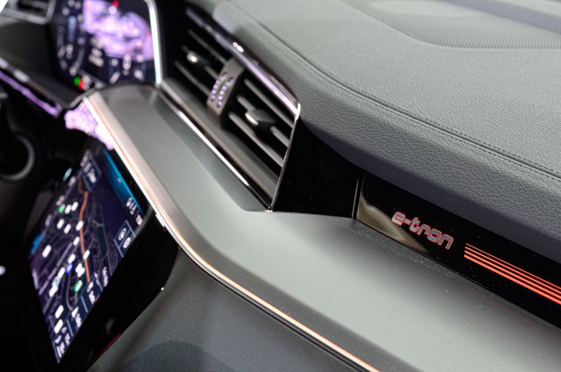 AUDI e-tron