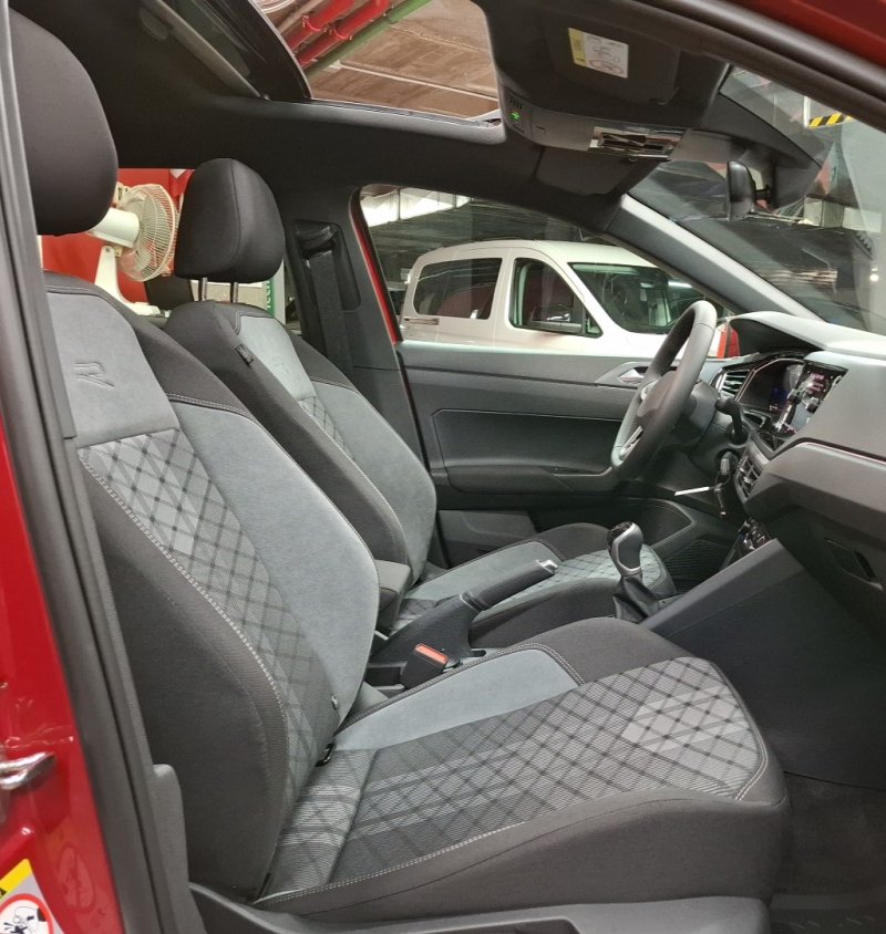 VOLKSWAGEN Polo
