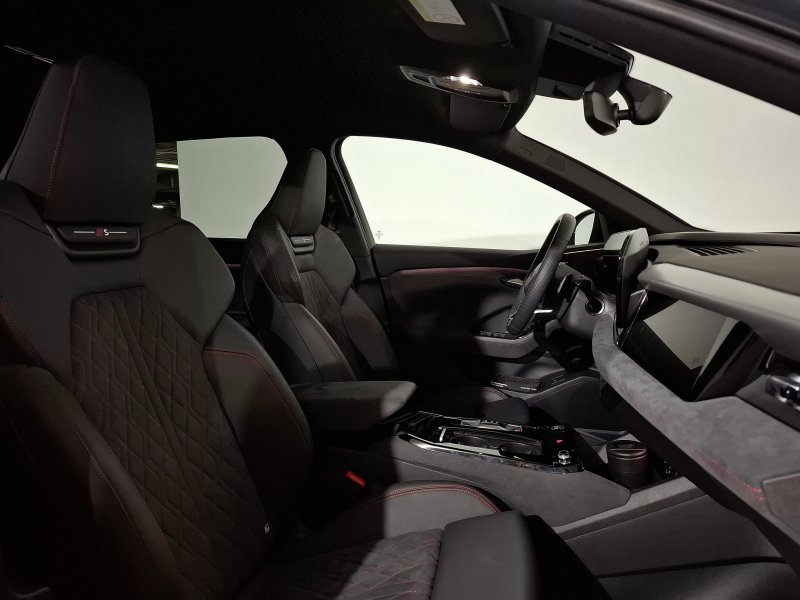 AUDI Q6
