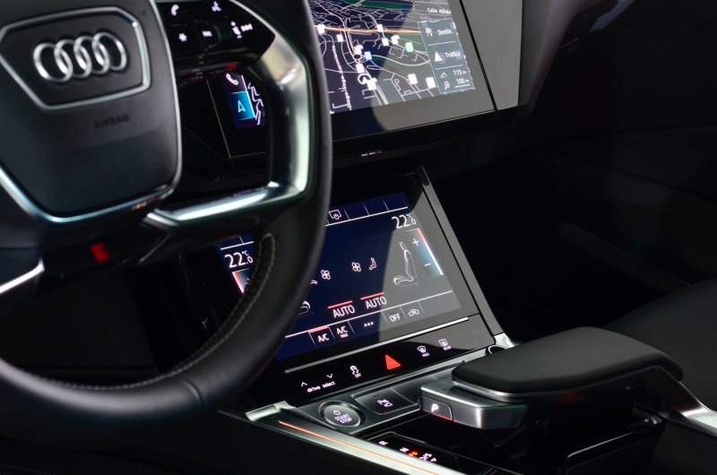 AUDI e-tron