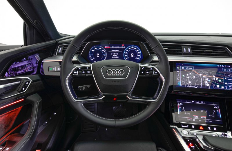AUDI e-tron