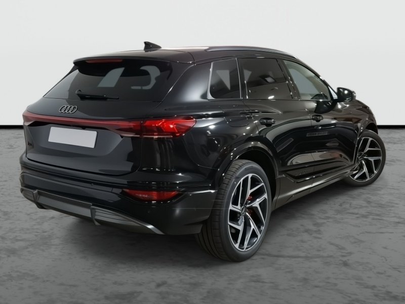 AUDI Q6
