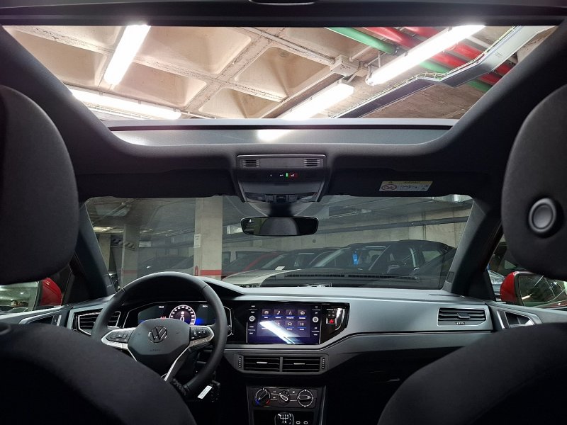 VOLKSWAGEN Polo