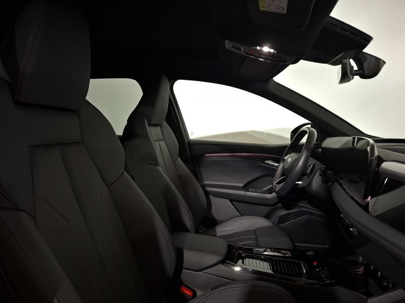 AUDI Q6