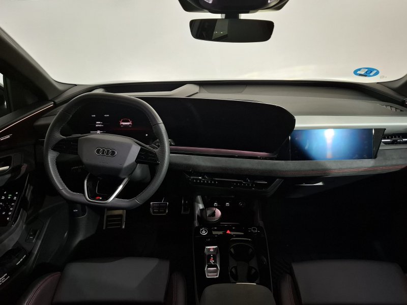 AUDI Q6
