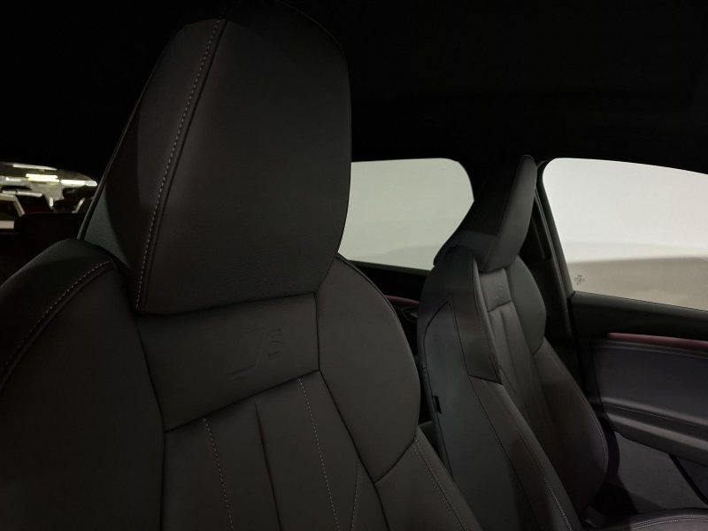 AUDI Q6