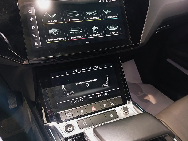 AUDI e-tron