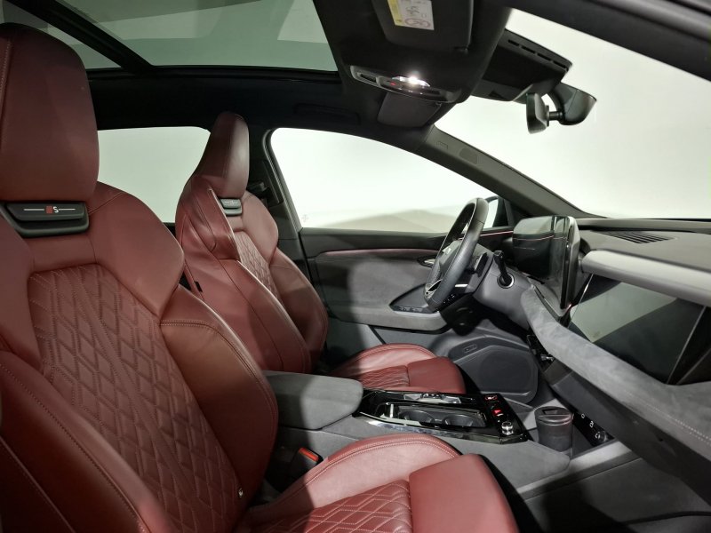 AUDI Q6