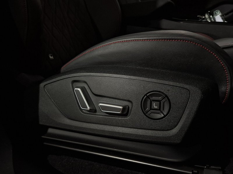 AUDI Q6