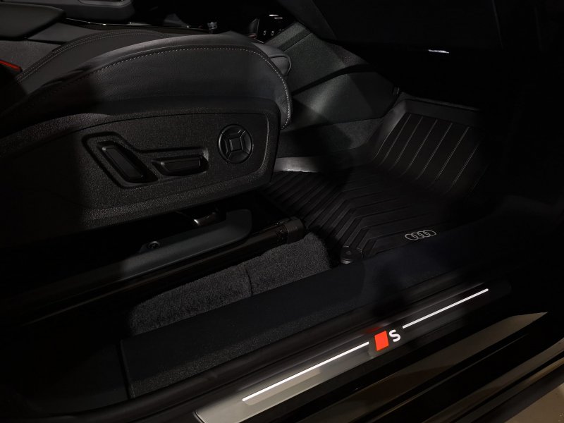AUDI Q6