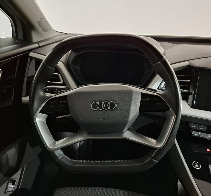 AUDI Q4