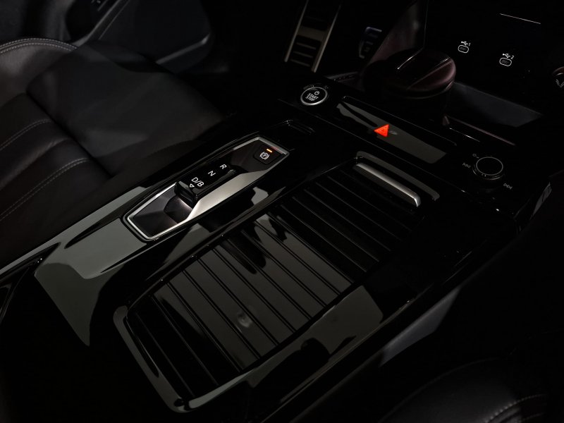 AUDI Q6