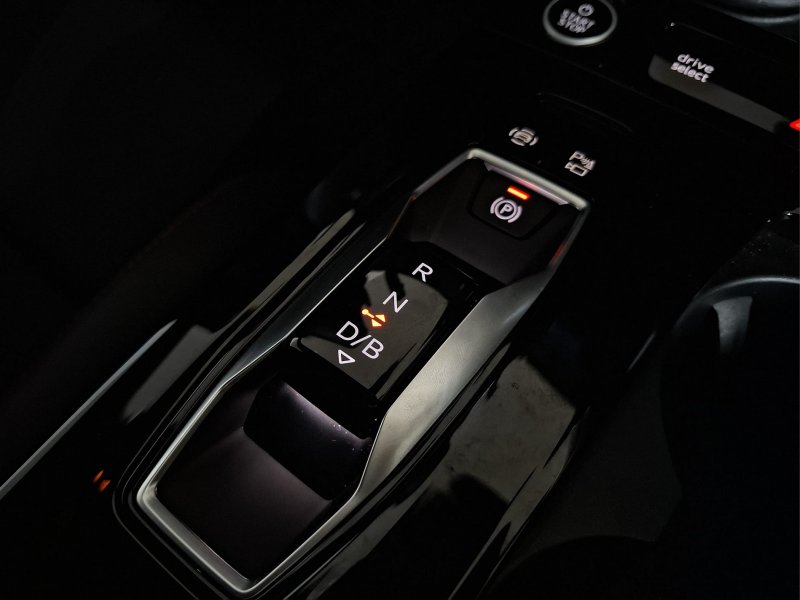 AUDI Q6